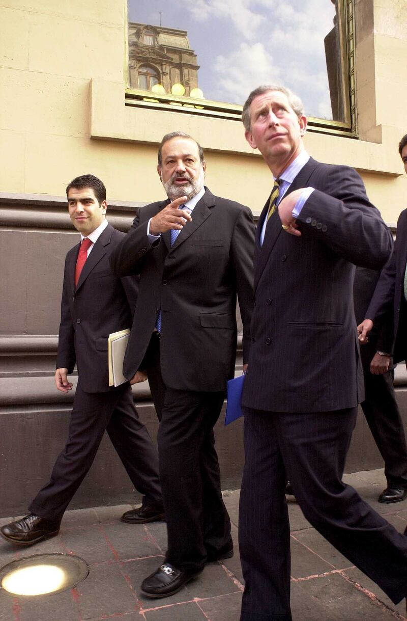 Como parte de sus actividades en la ciudad de México, el Principe Carlos de Inglaterra, realizó un recorrido por el centro de la ciudad en marzo de 2002.  FOTO: Victoria Valtierra/CUARTOSCURO.COM