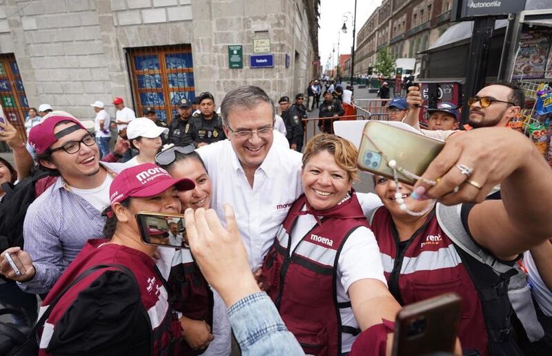 Marcelo Ebrard en el Zócalo de la Ciudad de México.