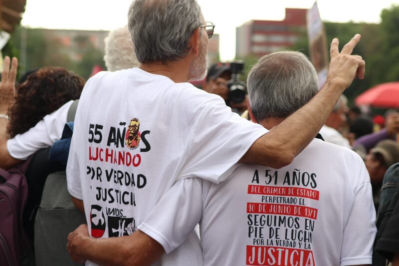 Marcha para conmemorar 55 años de la matanza de estudiantes en Tlatelolco