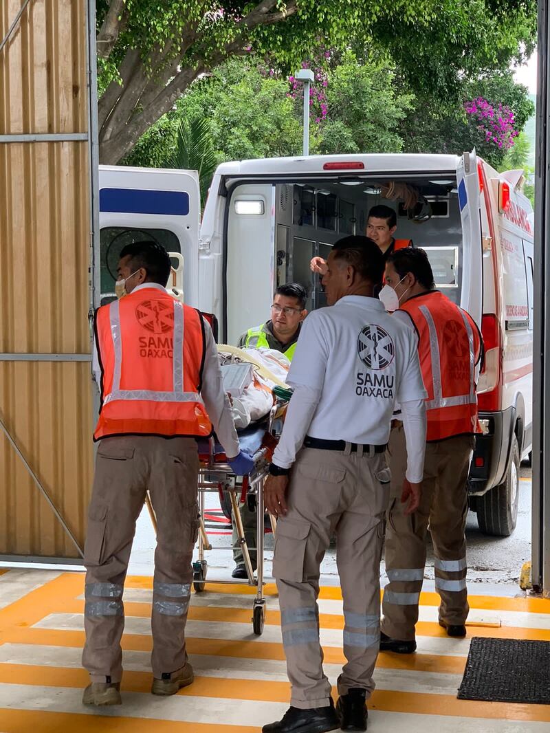 Adolescente herido por volcadura en Tlaxiaco es llevado en helicóptero a Oaxaca