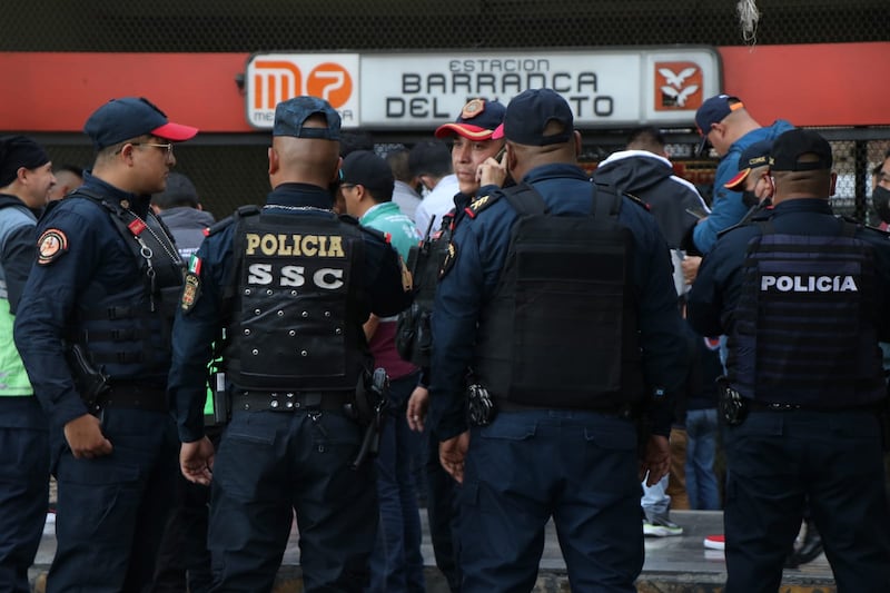 Cortocircuito en la estación Barranca del Muerto de la Línea 7.