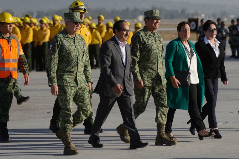 Elementos de la Sedena y Conafor regresan de Chile tras un mes