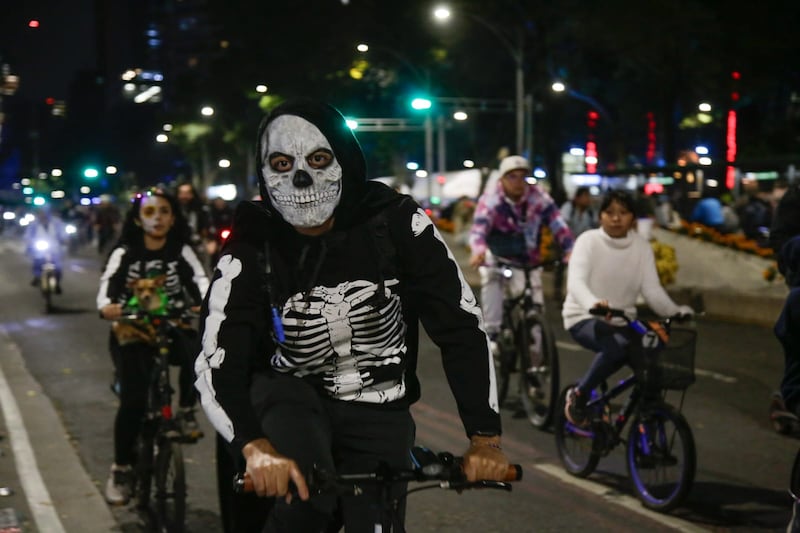 Paseo Nocturno Día de Muertos CDMX: Fotos de los mejores disfraces de la noche