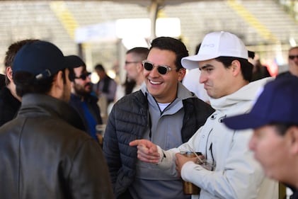 Pasión por la tecnología y la velocidad se vivió en el Autódromo Hermanos Rodríguez, donde se presentó el automóvil capaz de saltar y girar sobre su eje.