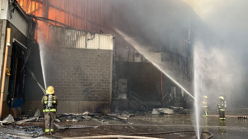 Dentro de la bodega guardaban insumos médicos y productos para hospitales, materiales inflamables que provocaron la propagación del fuego.