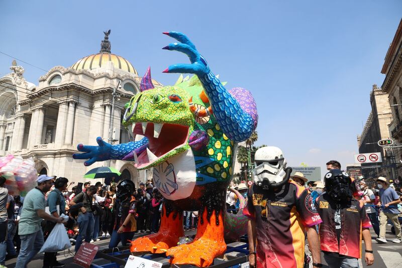 Se llevó a cabo el 14vo desfile y concurso de alebrijes monumentales del Museo de Arte Popular en las principales calles de la Ciudad de México.