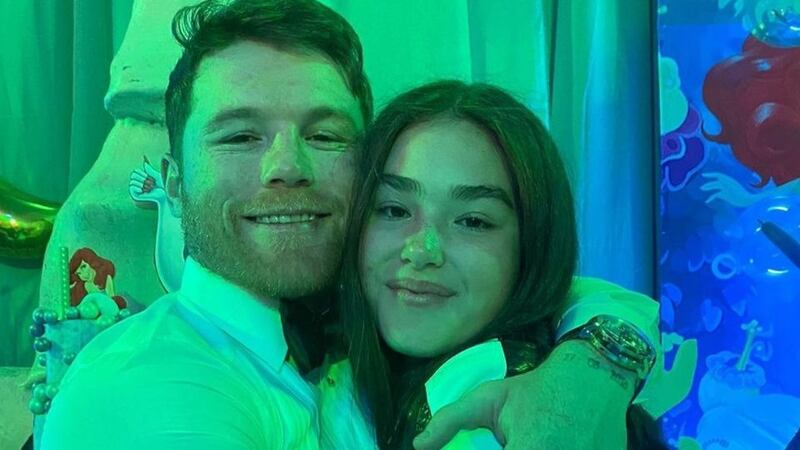 'Canelo' Álvarez  y su hija Emily Cinnamon.