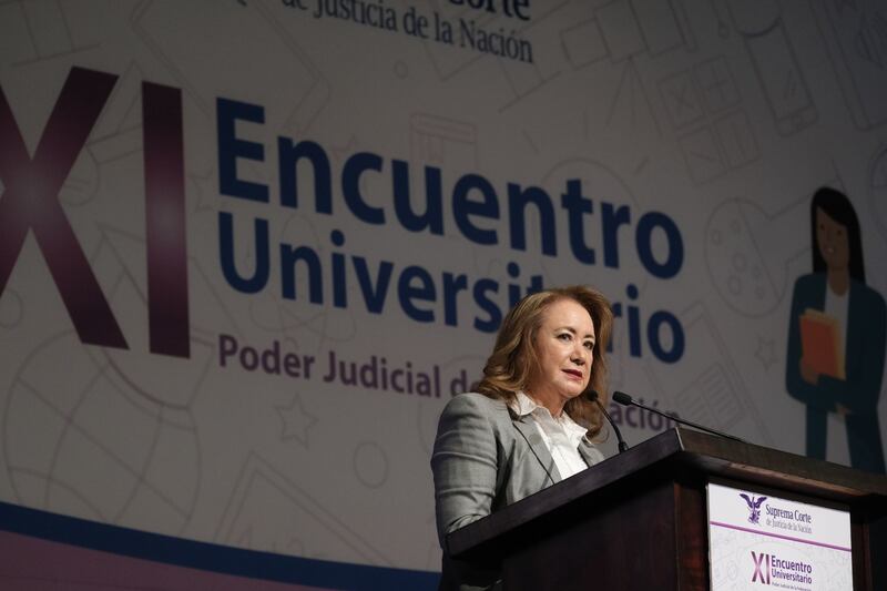 Yasmín Esquivel: juez prohibe a UNAM hablar del caso