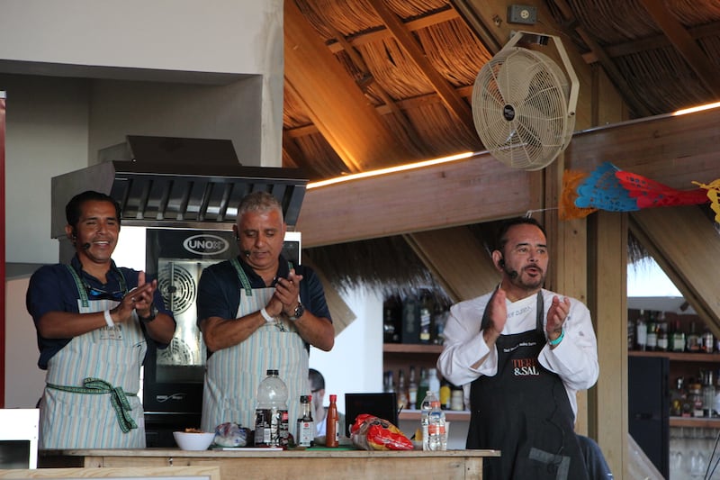 Demostración de cocina en Festival "Tierra y sal" en Mazatlán 2025