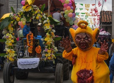 Arranca el desfile de las Momias en Almoloya de Juárez