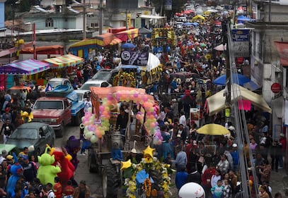 Arranca el desfile de las Momias en Almoloya de Juárez