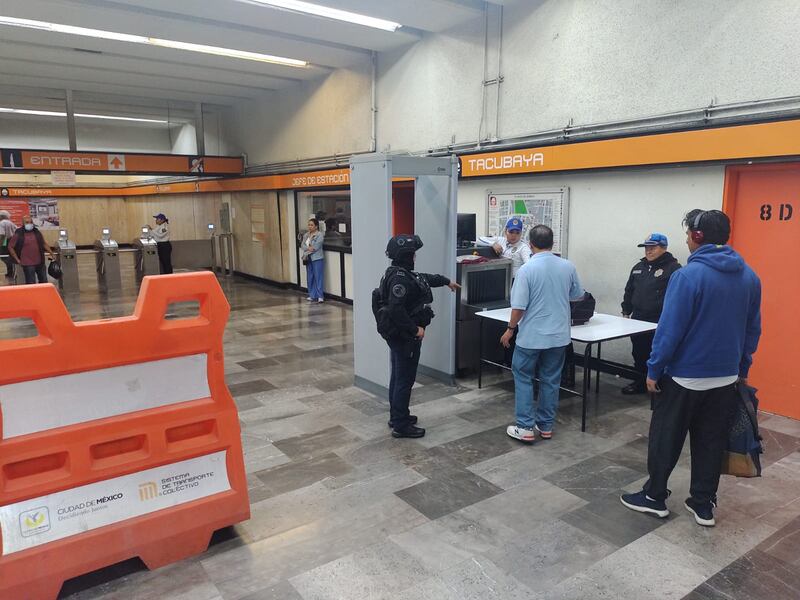 Instalan detector de metales en estación Tacubaya de la Línea 7 del Metro tras ataque