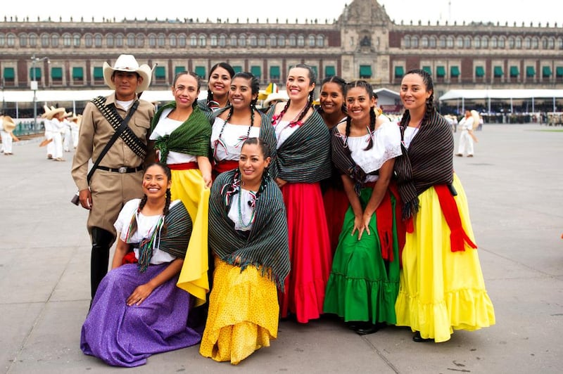 Desfile cívico militar por el 112 Aniversario de la Revolución Mexicana en Plaza de la Constitución.