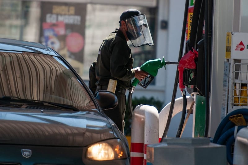 Aumento en precio de gasolina impacta en cartera de latinoamericanos