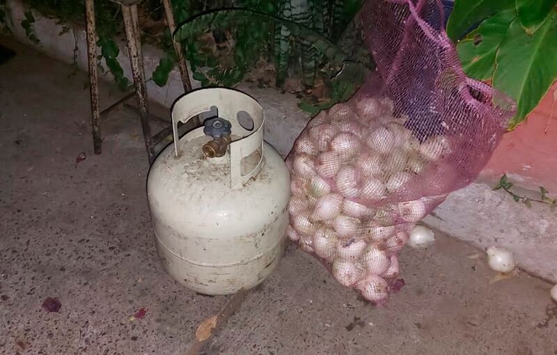 Dentro de la casa había cilindros de gas que el atacante abría y cerraba y amenazaba con hacerlos estallar.