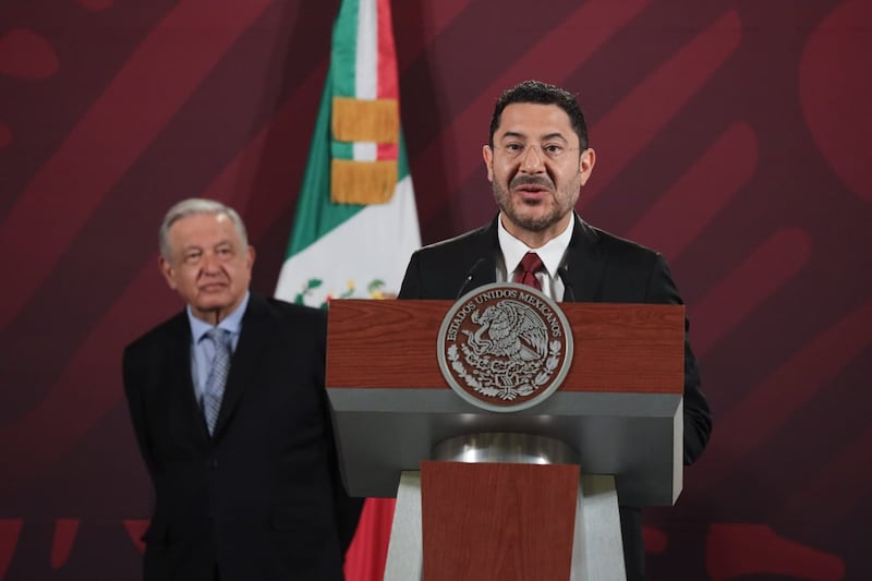 Martí Batres durante conferencia mañanera de AMLO.