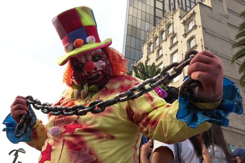 Se llevó a cabo la edición número 15 de la marcha Zombie, que inició en el Monumento a la Revolución y culminó en el Zócalo capitalino