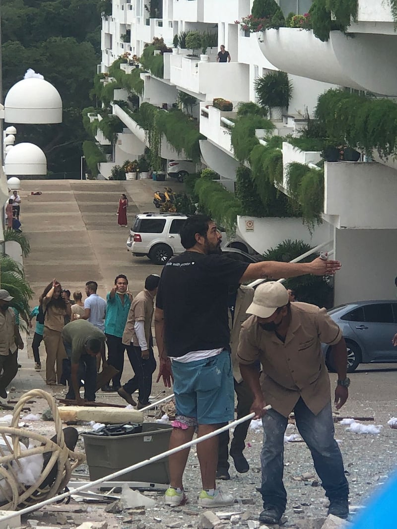 Explosión en piso cinco de Las Brisas Diamante, en Acapulco, Guerrero.