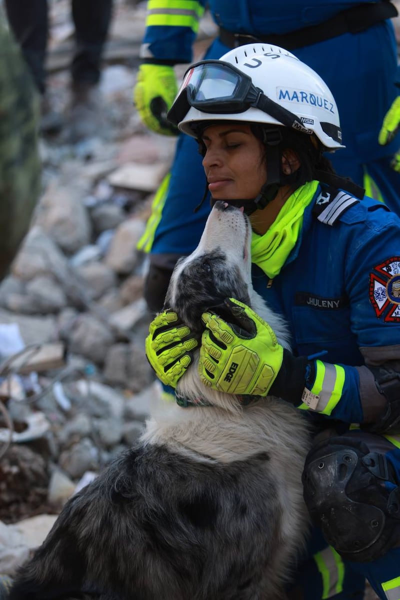 Grupo de rescate “Frida”: Grupo de caninos apoyan en Turquía y Siria tras sismo