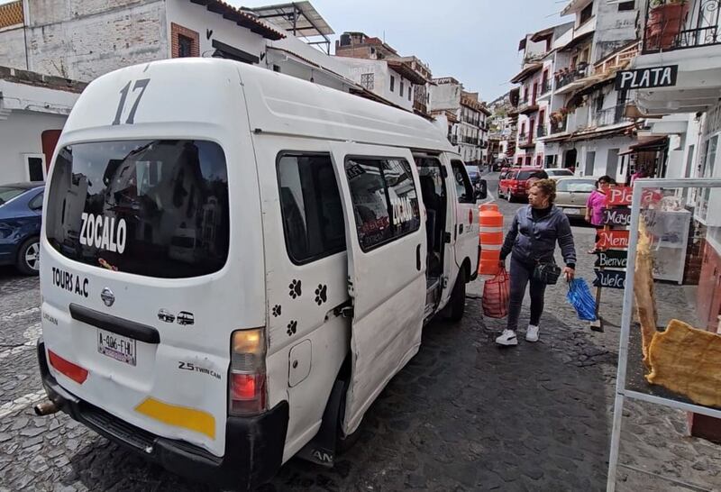 Transporte publico reanuda servicio en Taxco, Guerrero