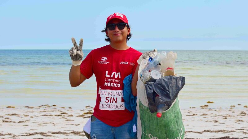 Holbox-jornada-de-limpieza-en-playa-QuintanaRoo