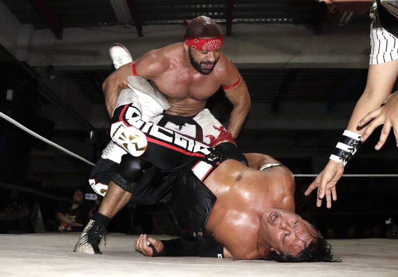 Rocky Romero venció a Último Guerrero en la Arena Rey Bucanero.