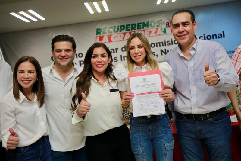 Ivonne Álvarez, Francisco Cienfuegos, Karina Barrón, Perla Villarreal y Heriberto Treviño Cantú.