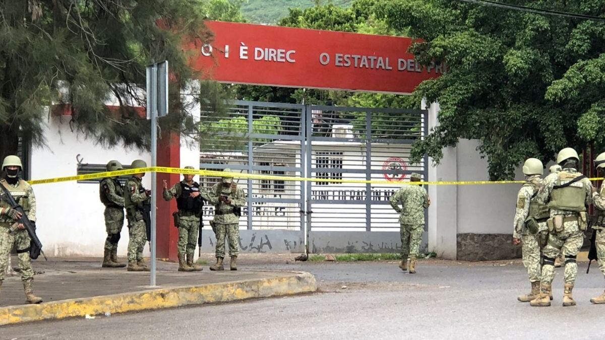 HAllan granadas en CDE del PRI en Guerrero.