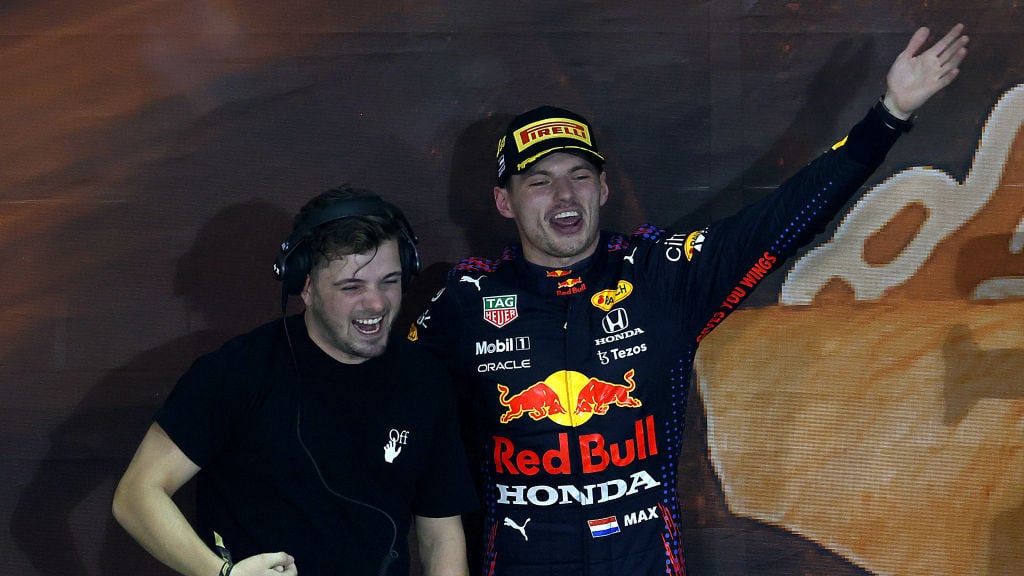 Max Verstappen celebra con el DJ Martin Garrix en Abu Dabi