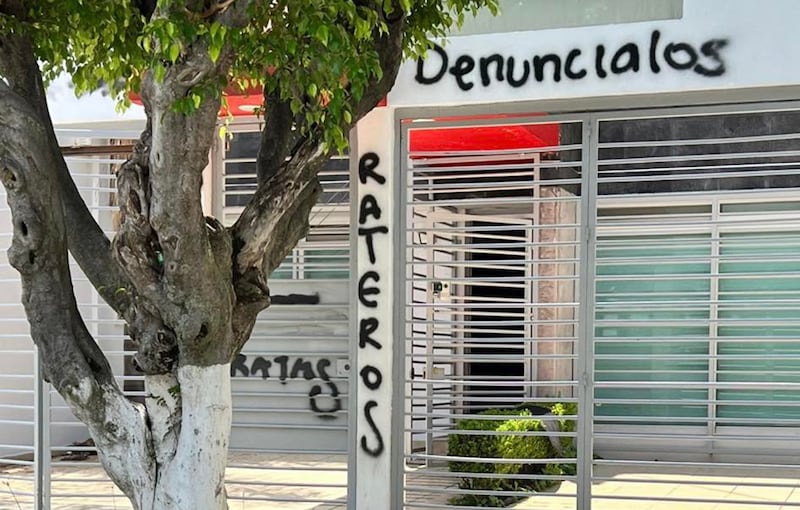 Las oficinas fueron vandalizadas por inversionistas que perdieron en algunos casos, hasta 50 millones de pesos.