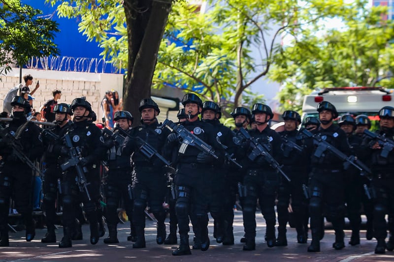 Enrique Alfaro encabeza el Desfile Cívico-Militar Conmemorativo a la Independencia de México, en Jalisco.