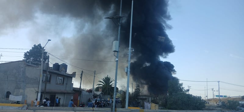 Incendio en Ecatepec: Esto es lo que se quemó cerca de la México-Pachuca el domingo