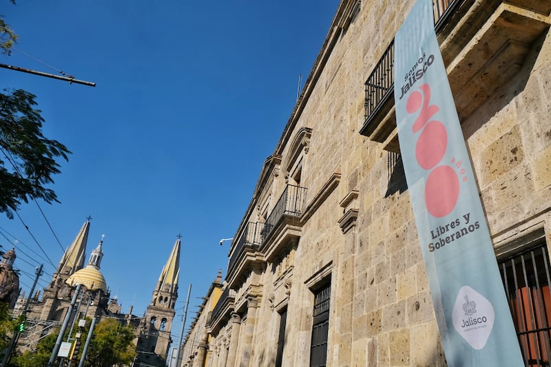 Autoridades informaron que varios edificios públicos serán iluminados para conmemorar la fecha histórica.