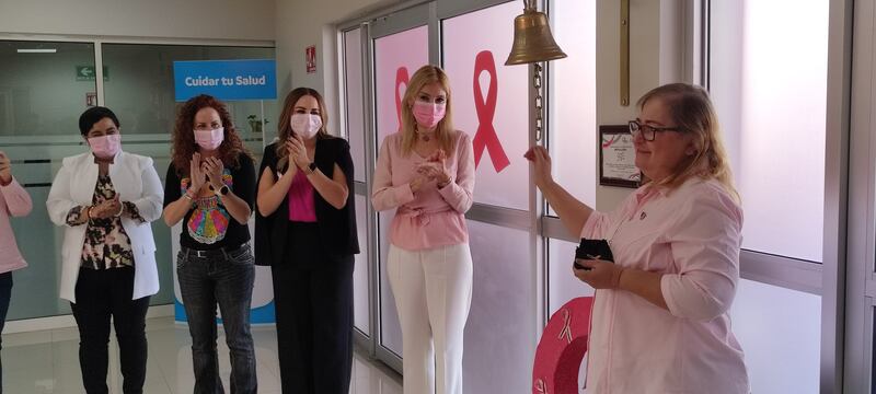 Al final se tocó la campana de la victoria porque dos mujeres ya están libres de cáncer.