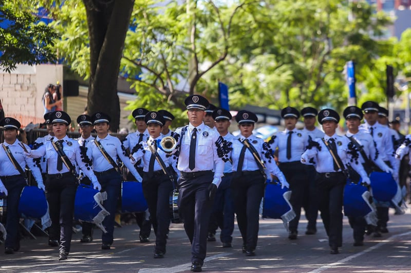 Enrique Alfaro encabeza el Desfile Cívico-Militar Conmemorativo a la Independencia de México, en Jalisco.