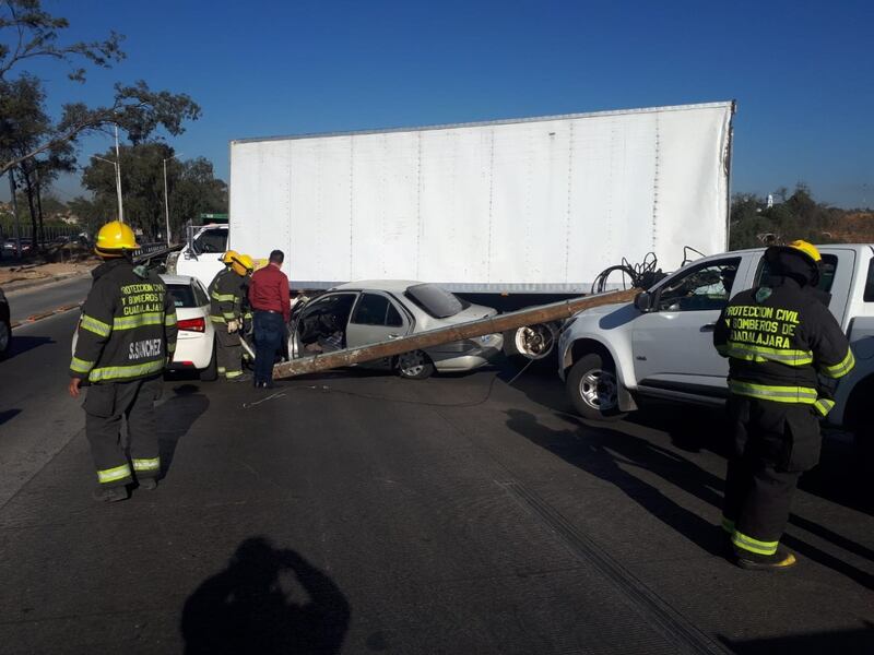 El choque en Periférico Norte colapsó la movilidad en la zona por varias horas.