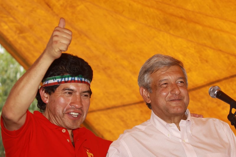 Rafael Acosta "Juanito" y Andrés Manuel López Obrador en 2008