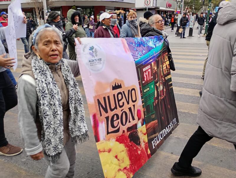 La marcha fue encabezada, en su mayoría, por adultos mayores.