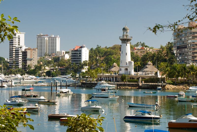 Los acapulqueños respaldados por la solidaridad nacional e internacional, han trabajado incansablemente para reconstruir el destino, dando vida a nuevos hoteles y restaurando la infraestructura con un vigor renovado