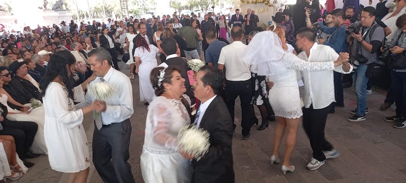 Se armó el baile al ritmo de la música norteña.