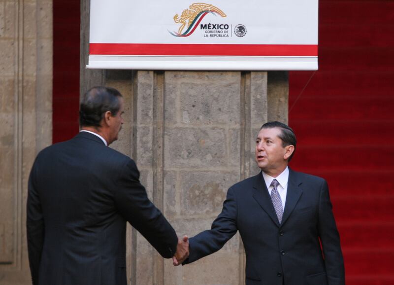 MEXICO, DF 05FEBRERO2006.- 
Se celebró el LXXXIX aniversario de la promulgación de la constitución política de los Estados Unidos Mexicanos.  A la ceremonia realizada en el patio principal de Palacio Nacional asistieron el presidente de la suprema corte de justicia de la nación, Mariano Azuela, la presidenta de la mesa directiva de la camara de diputados, Marcela González, el presidente Vicente Fox, el presidente de la mesa directiva del senado, Enrique Jackson, el secrtario de gobernacion, Carlos Abascal, el gobernador de Durango, Alfredo Hernández, el gobernador de Guerrero Zeferino Torreblanca y el  de Michoacan, Lazaro Cardenas.
FOTO: Miguel Dimayuga/CUARTOSCURO.COM