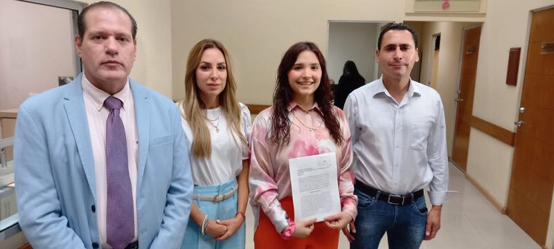 Jesús Rubio Campos, catedrático de la Udem; Perla Villarreal, diputada del PAN; Goretti Danae Salinas Gómez, autora de la tesis y el panista Luis Susarrey.