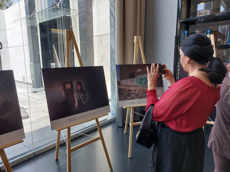 Muestra fotográfica con motivo del "Día Internacional para proteger a la educación de los ataques en la embajada" de Qatar en México