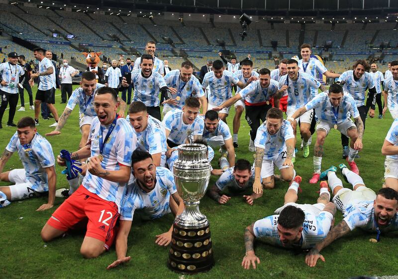 Agustín Marchesín (12) celebra junto con la selección argentina la Copa América, el trofeo nacional más importante de Sudamérica