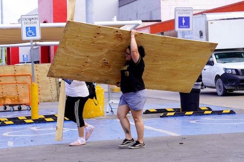 Crece nivel de alerta en Quintana Roo por ‘Beryl’; comienzan evacuaciones y habilitan albergues