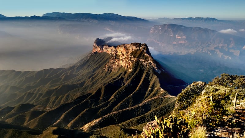 Desde escalar una montaña hasta remar un kayak para contemplar el amanecer, celebra el Día del Amor y la Amistad con estas experiencias que crearán momentos inolvidables llenos naturaleza y romance