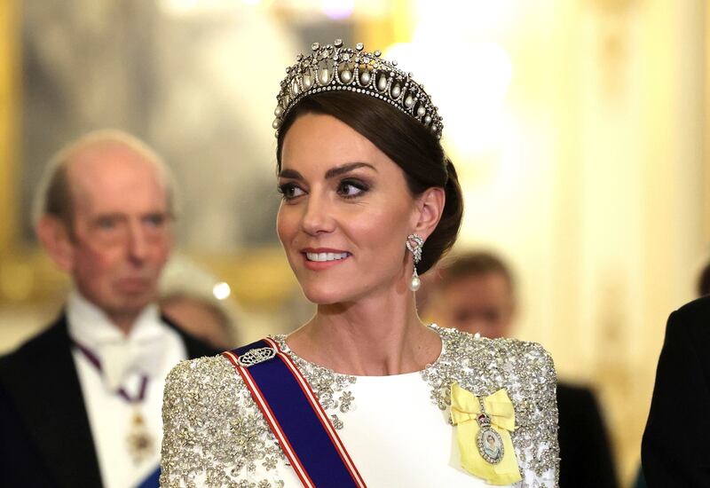 El palacio de Buckingham se ha engalanado esta noche de martes para la primera cena de Estado de Carlos III.