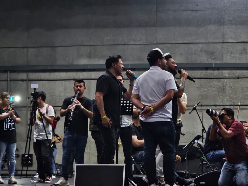 Los vocalistas se mostraron emocionados, no solo por el ensamble orquestal, sino por el masivo en el Zócalo de la Ciudad de México.