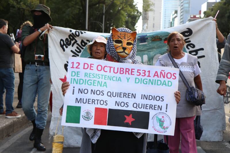 Marcha por el Día de la resistencia y la dignidad indígena en CDMX