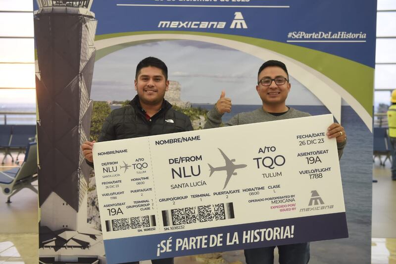 Primeros pasajeros de la nueva aerolínea del Estado mexicano